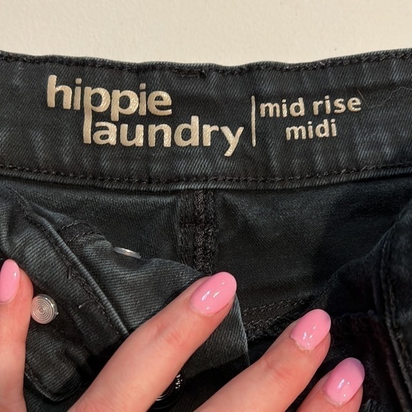 Hippie Laundry Mid Rise Midi Black Distressed Jean Shorts, Size 30 - Picture 5 of 8